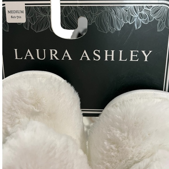 Laura Ashley White Fuzzy Heart Slip On Slippers Size M 6.5-7.5 - Picture 4 of 8